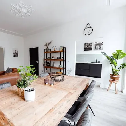 Rent this studio apartment on 38 Laan van Meerdervoort
