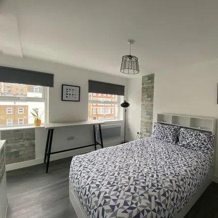 Rent this studio apartment on 888 Nails in Camberwell Road, London