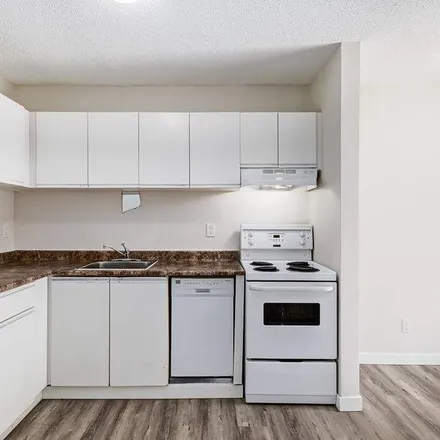 Image 8 - Avenue X South, Saskatoon, SK S7M 0V7, Canada - Apartment for rent