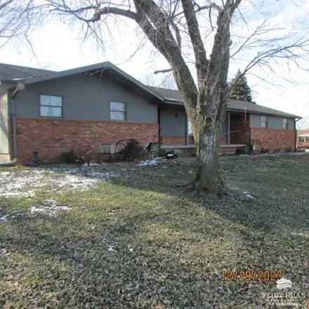 Image 3 - 527 East Logan Avenue, Herington, Dickinson County, KS 67449, USA - House for sale