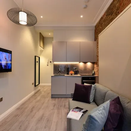 Rent this 1 bed townhouse on 21 Linden Gardens in London, W2 4HF