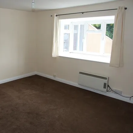 Image 4 - Queens Road, High Wycombe, HP13 6BE, United Kingdom - Apartment for rent