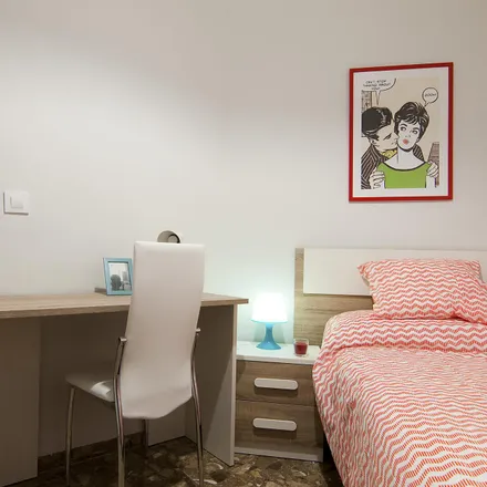 Image 2 - Carrer dels Centelles, 52, 46006 Valencia, Spain - Room for rent