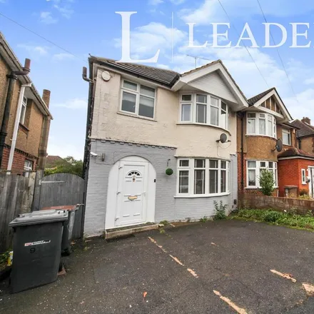 Rent this 3 bed duplex on Stanford Road in Luton, LU2 0PZ