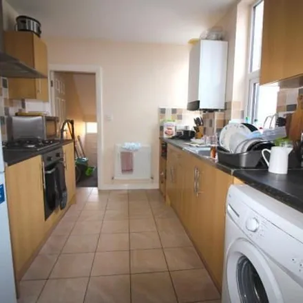 Image 4 - Holmwood Grove, Newcastle upon Tyne, NE2 3DS, United Kingdom - Apartment for rent