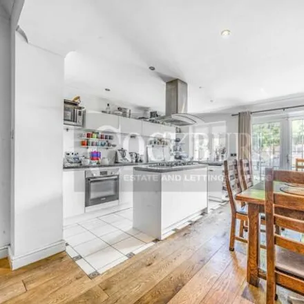 Image 2 - Court Farm Road, Bromley, Great London, Se9 - Duplex for sale