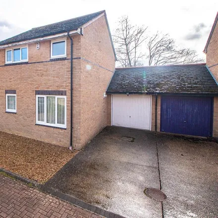 Rent this 3 bed house on unnamed road in Milton Keynes, MK5 8DQ