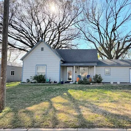 Buy this 3 bed house on 267 Penalosa Street in Kingman, KS 67068