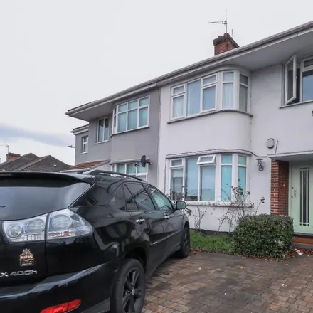 Rent this 4 bed duplex on unnamed road in London, NW9 8JU