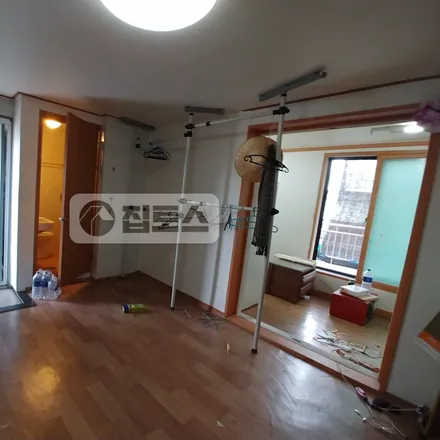 Rent this studio apartment on 서울특별시 송파구 삼전동 165-19
