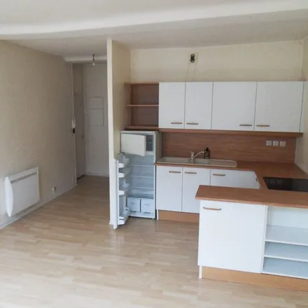 Image 6 - 8 Rue Montoir Poissonnerie, 14000 Caen, France - Apartment for rent
