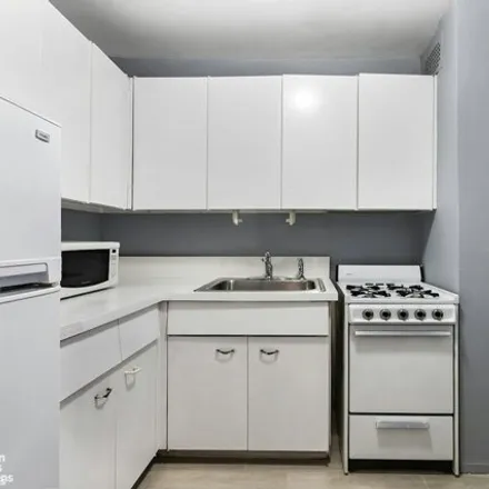 Image 2 - 5700 Arlington Avenue, New York, NY 10471, USA - Apartment for rent