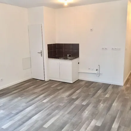 Rent this 3 bed apartment on Immo de France in Avenue Jean Jaurès, 01100 Oyonnax