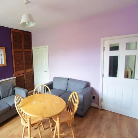 Rent this 4 bed townhouse on School Road in Sheffield, S10 1GN