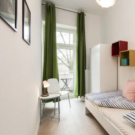 Rent this 5 bed room on Jugendweg 3 in 13629 Berlin, Germany