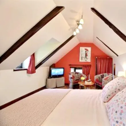 Rent this 2 bed house on 22290 Pléhédel