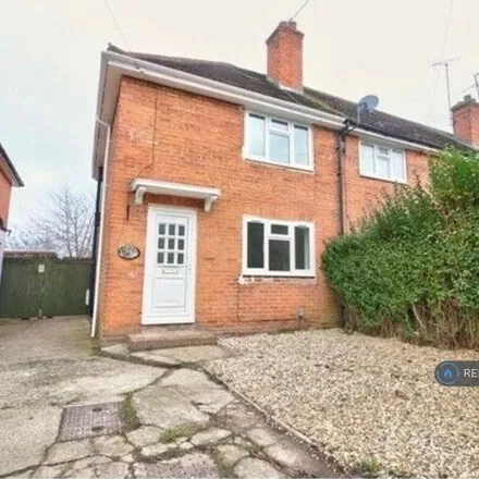 Rent this 2 bed duplex on 36 Ashmore Road in Reading, RG2 8AG