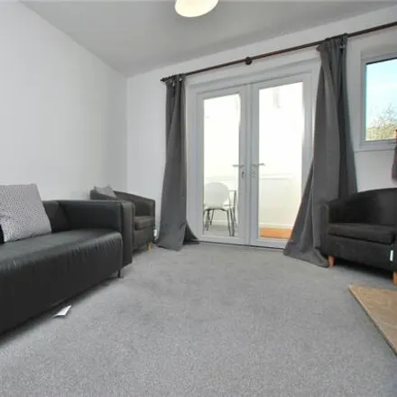 Image 4 - 43 Southway, Guildford, GU2 8DF, United Kingdom - House for rent