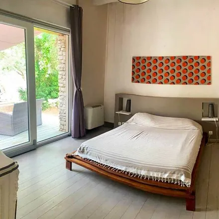 Rent this 4 bed house on Bonifacio / Bunifaziu in Pian Di Capello, Avenue Charles de Gaulle