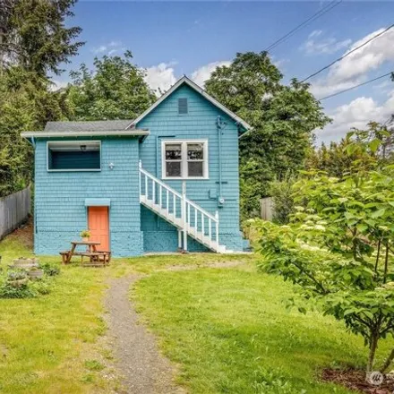 Buy this 2 bed house on 1536 Elizabeth Avenue in Bremerton, WA 98337