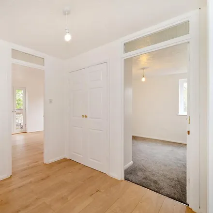Image 6 - Jarret House, Bow Road, Bromley-by-Bow, London, E3 3EF, United Kingdom - Apartment for rent