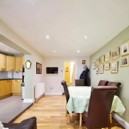 Image 4 - 284 Murchison Road, London, E10 6LY, United Kingdom - House for sale