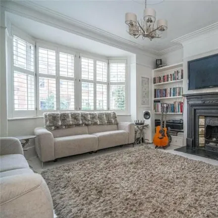 Image 2 - 26 Lynmouth Road, London, N2 9LP, United Kingdom - Townhouse for sale