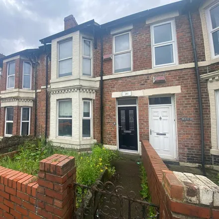 Rent this 6 bed room on On The Go Pizza in 156 Heaton Park Road, Newcastle upon Tyne