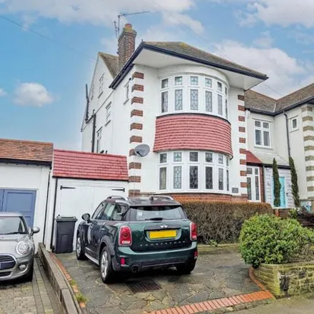 Buy this 5 bed duplex on Thames Drive in Leigh on Sea, SS9 2QQ