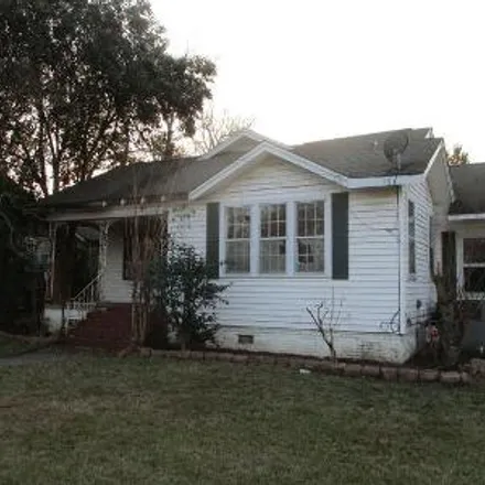 Buy this 2 bed house on 77 South 11th Avenue in Hattiesburg, MS 39401