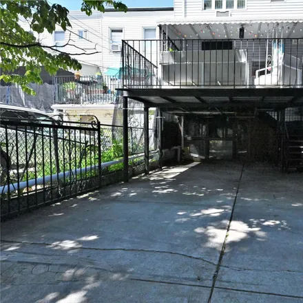 Image 5 - 32-11 78th Street, New York, NY 11370, USA - Townhouse for sale