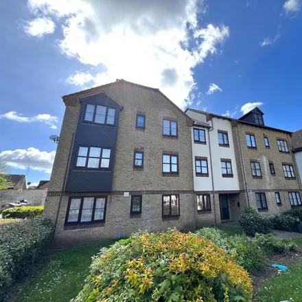 Rent this 2 bed apartment on The Ridings in Luton, LU3 1BY