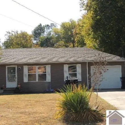 Buy this 3 bed house on 1014 Weda Circle in Mayfield, KY 42066