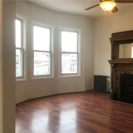 Image 1 - 1573 Hollywood Avenue, New York, NY 10461, USA - House for rent