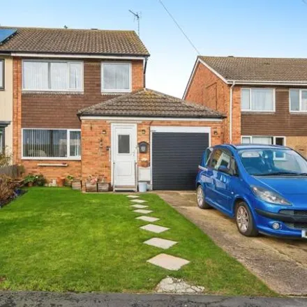 Buy this 3 bed duplex on Ashdale Close in Sawtry, PE28 5SN