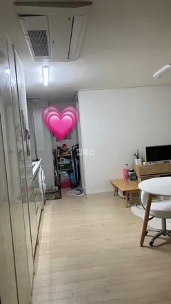Rent this studio apartment on 서울특별시 강남구 청담동 13-24