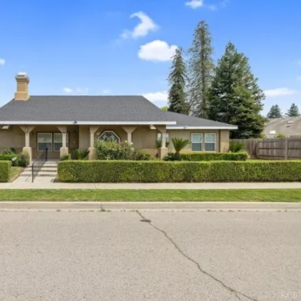 Buy this 3 bed house on 115 E Paseo Ave in Visalia, California