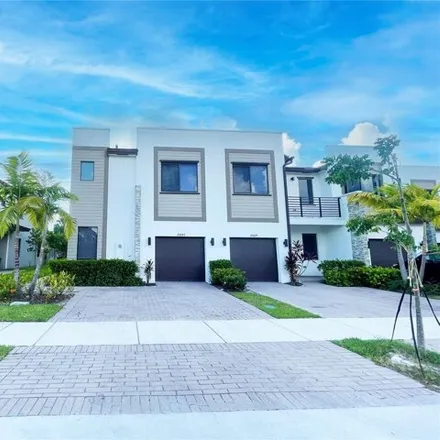 Image 1 - unnamed road, Andover Lakes Estates, Miami-Dade County, FL 33179, USA - Townhouse for rent