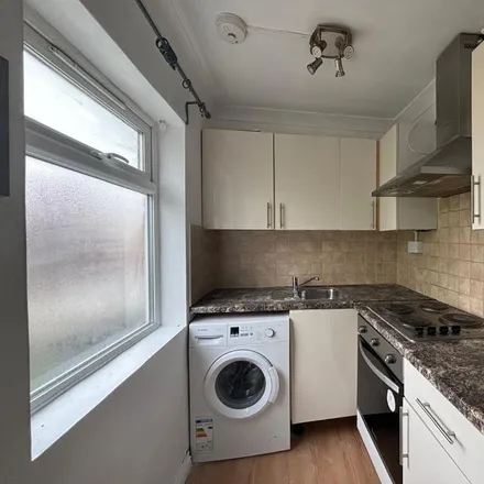Image 5 - Litchfield Gardens, Willesden Green, London, NW10 2LP, United Kingdom - Apartment for rent
