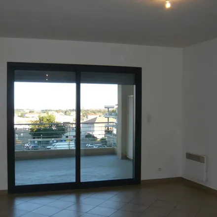 Rent this 3 bed apartment on 1 Piazza a chjappa in 20213 Penta-di-Casinca, France