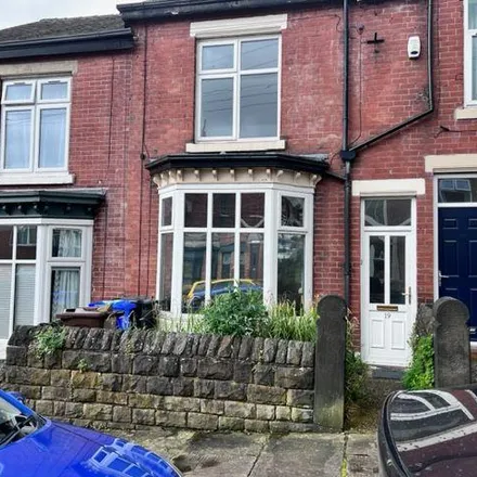 Rent this 3 bed townhouse on Everton Road in Sheffield, S11 8RY