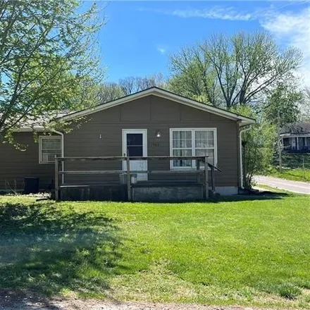 Buy this 3 bed house on 1932 Monterey Street in Saint Joseph, MO 64507