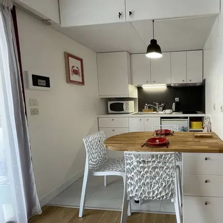 Image 8 - La Rochelle, Charente-Maritime, France - Apartment for rent