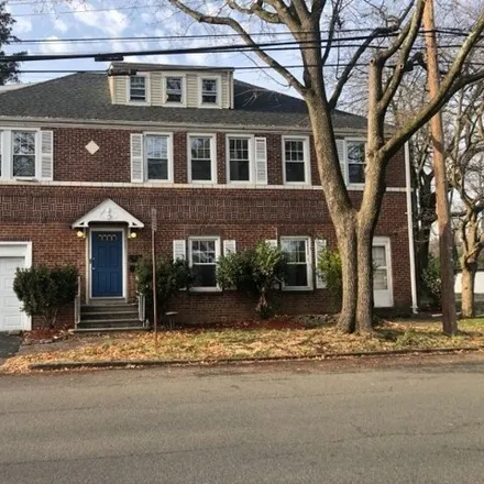 Rent this 3 bed apartment on Sunrise Court in Scotch Plains, NJ 07076