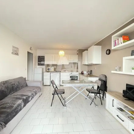 Image 5 - 25 Grand Rue Mario Roustan, 34200 Sète, France - Apartment for rent