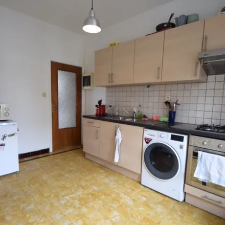 Rent this 2 bed apartment on Raketstraat 25-31 in 9000 Ghent, Belgium