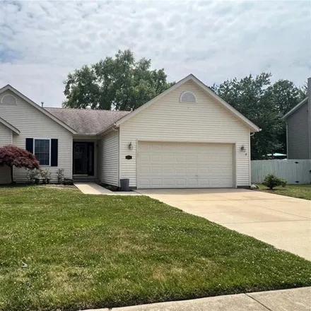 Rent this 3 bed house on 2016 Dublin Boulevard in Belleville, IL 62221