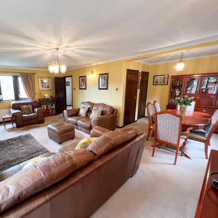 Image 6 - Penistone Road, Lascelles Hall, HD8 0AS, United Kingdom - House for sale