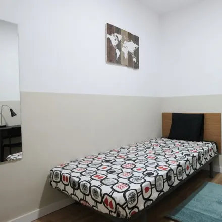Rent this 6 bed room on Carrer de la Paloma in 15 B, 08001 Barcelona
