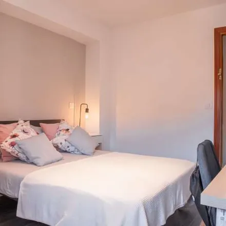 Rent this 5 bed apartment on Calle de Los Arrayanes in 28047 Madrid, Spain